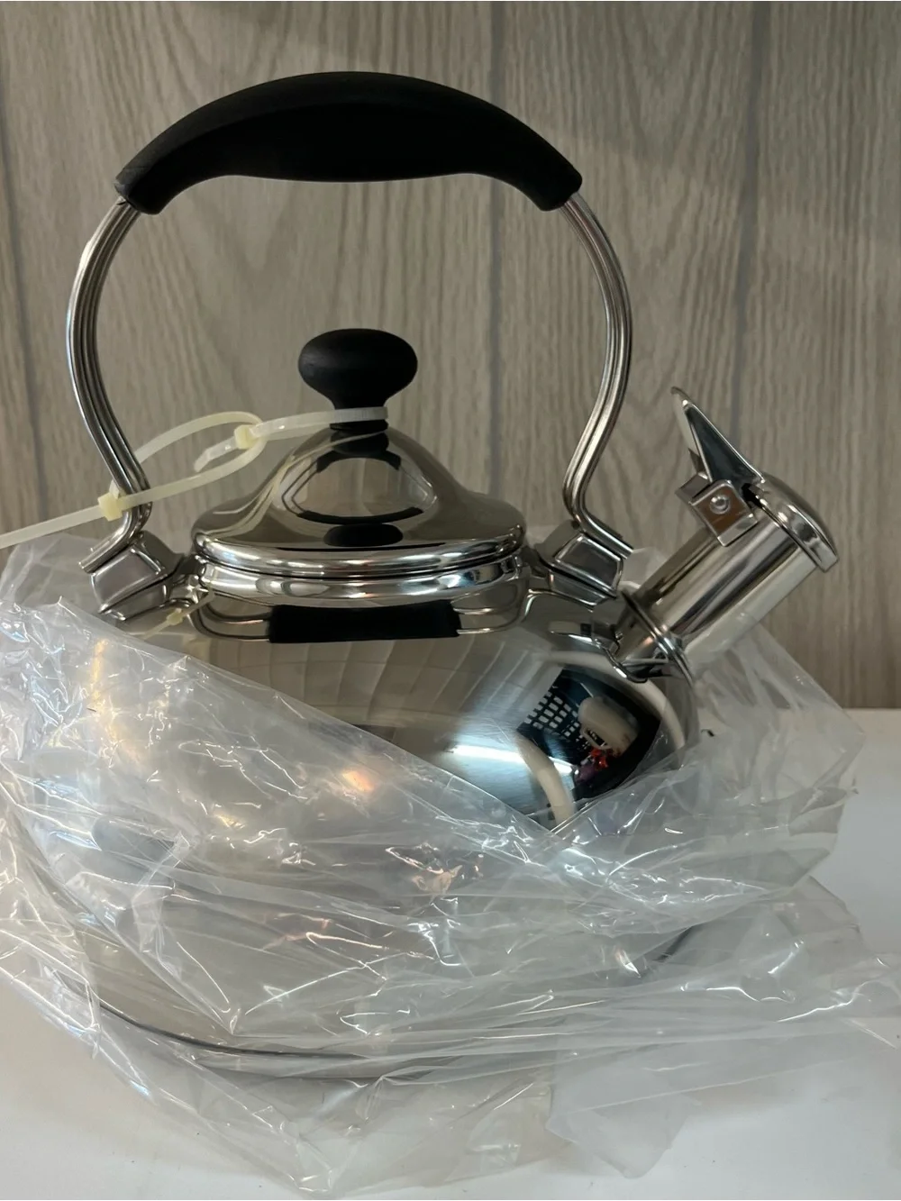 Chantal SL37-UT Stainless Steel Whistling Stove Top Tea Kettle 1.8 qt Silver New